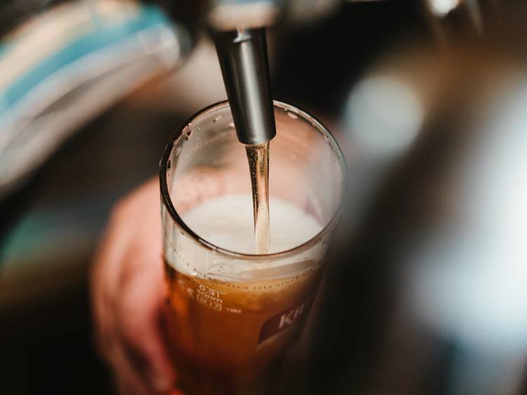 13 best dive bars in Boston